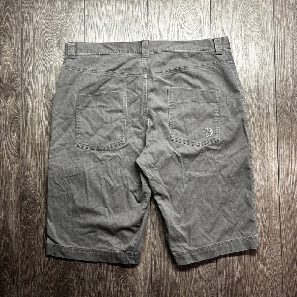 Mountain Hardwear Mens 38 Grey Long Inseam Hiking Shorts OM4669 Size 38